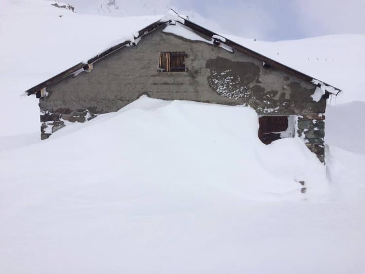 Image d'illustration pour Chutes de neige abondantes sur les Alpes frontalières