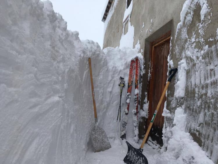 Image d'illustration pour Chutes de neige abondantes sur les Alpes frontalières