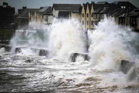 Image d'illustration pour Tempête Alexandra : vagues et blizzard sur le Nord de l'Europe