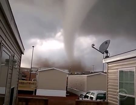 Image d'illustration pour Tornade inhabituelle en Dakota du Nord (Etats Unis - Vidéo)