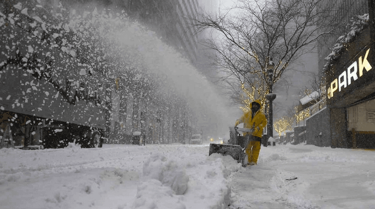 Image d'illustration pour L'Est Américain sous un blizzard historique